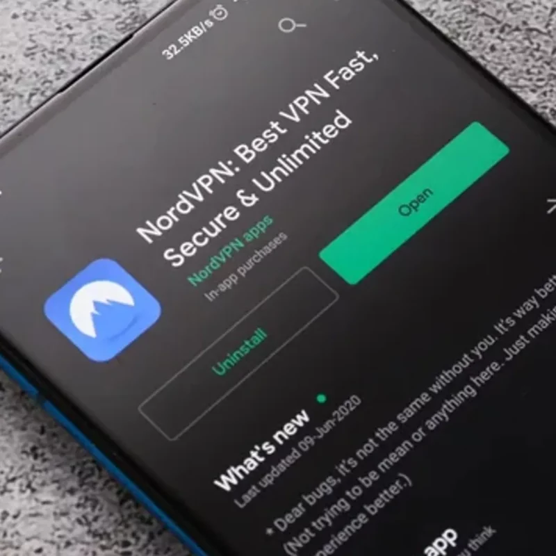 Which are the VPN risks in a mobile phone