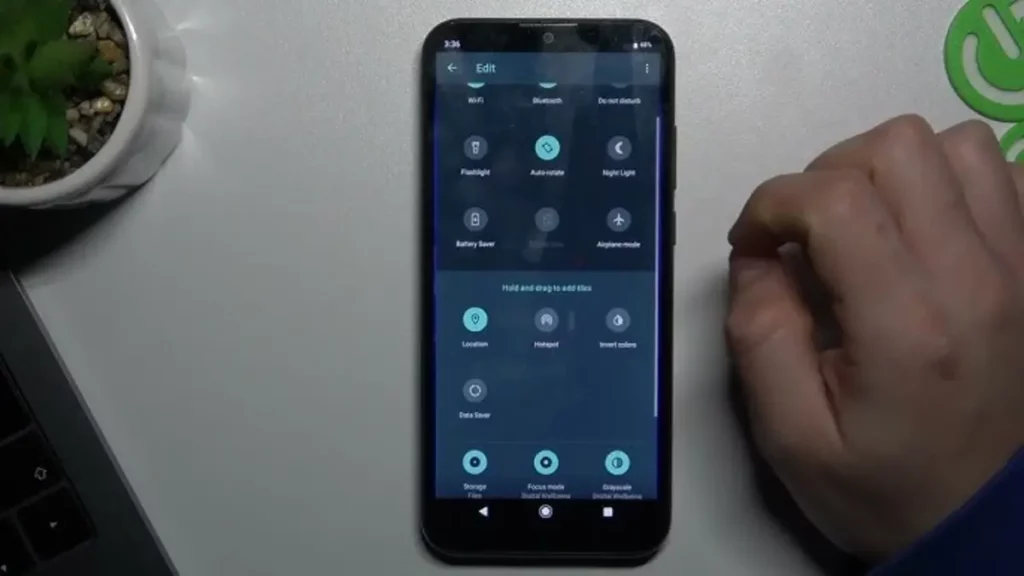 How to quick access your Android flashlight