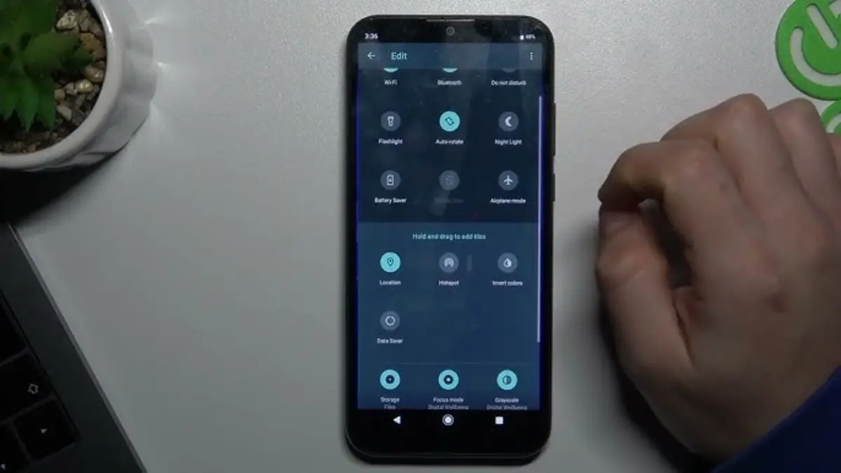 How to quick access your Android flashlight