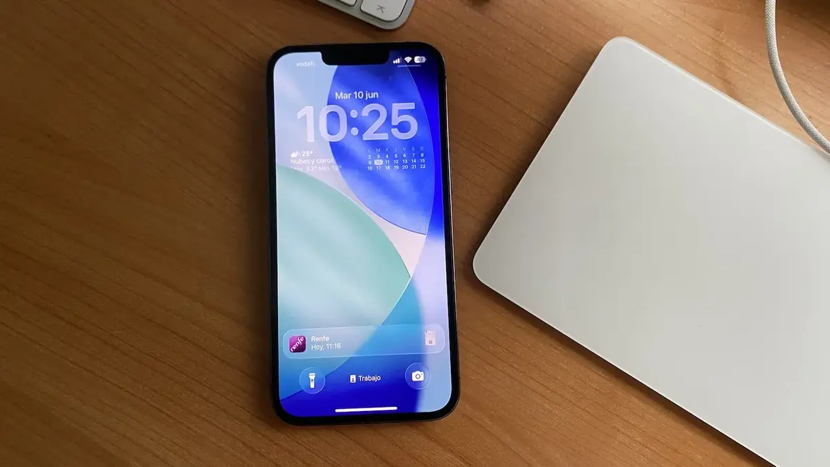 The new Liquid Glass experience in iOS 26 beta 5