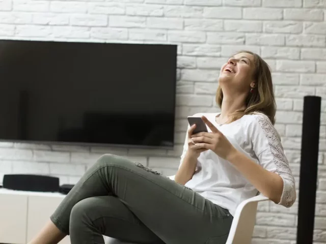 Is your Smart TV listening to you? 5 clues to confirm it