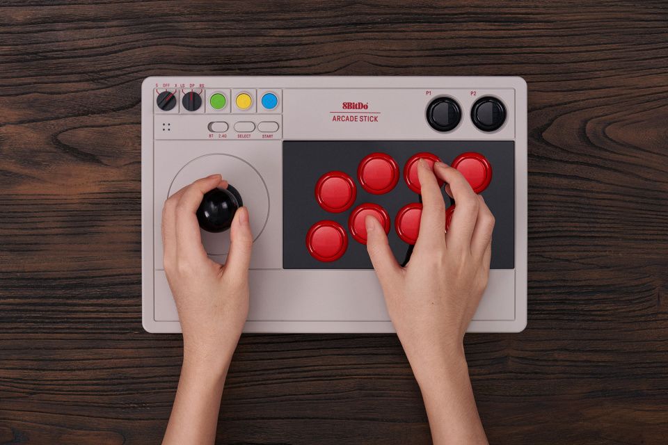 8BitDo y su stick arcade personalizable para PC y Switch