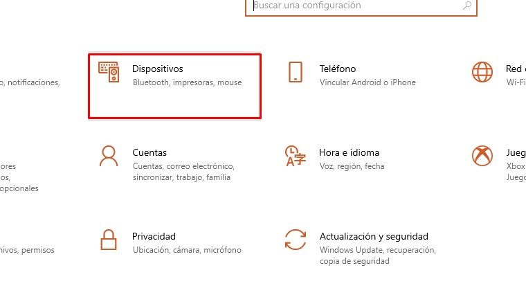 Seleccionamos dispositivos en configuración de Windows.