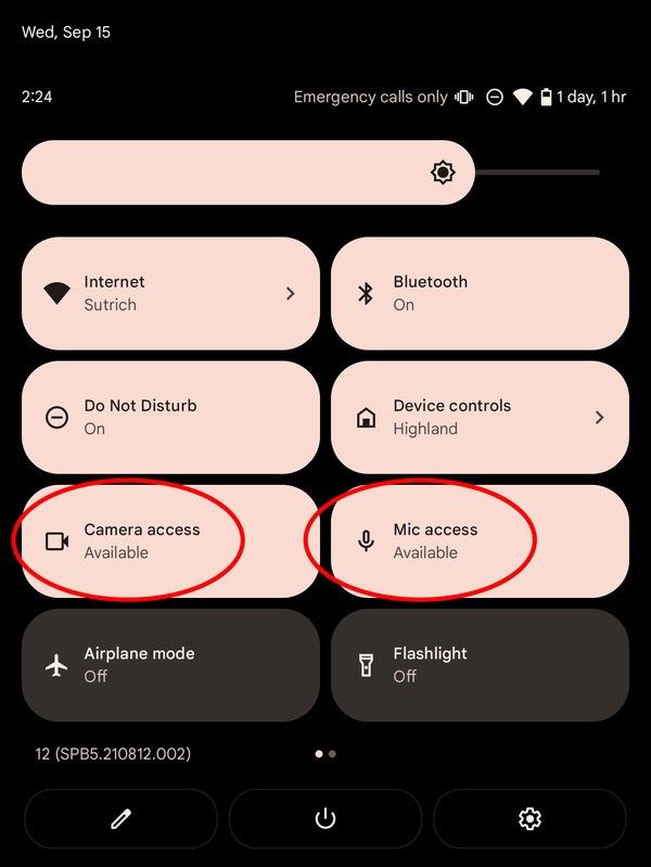 Bloquear acceso universal al micrófono y cámara es uno de los mejores trucos que tenemos disponibles en Android 12.