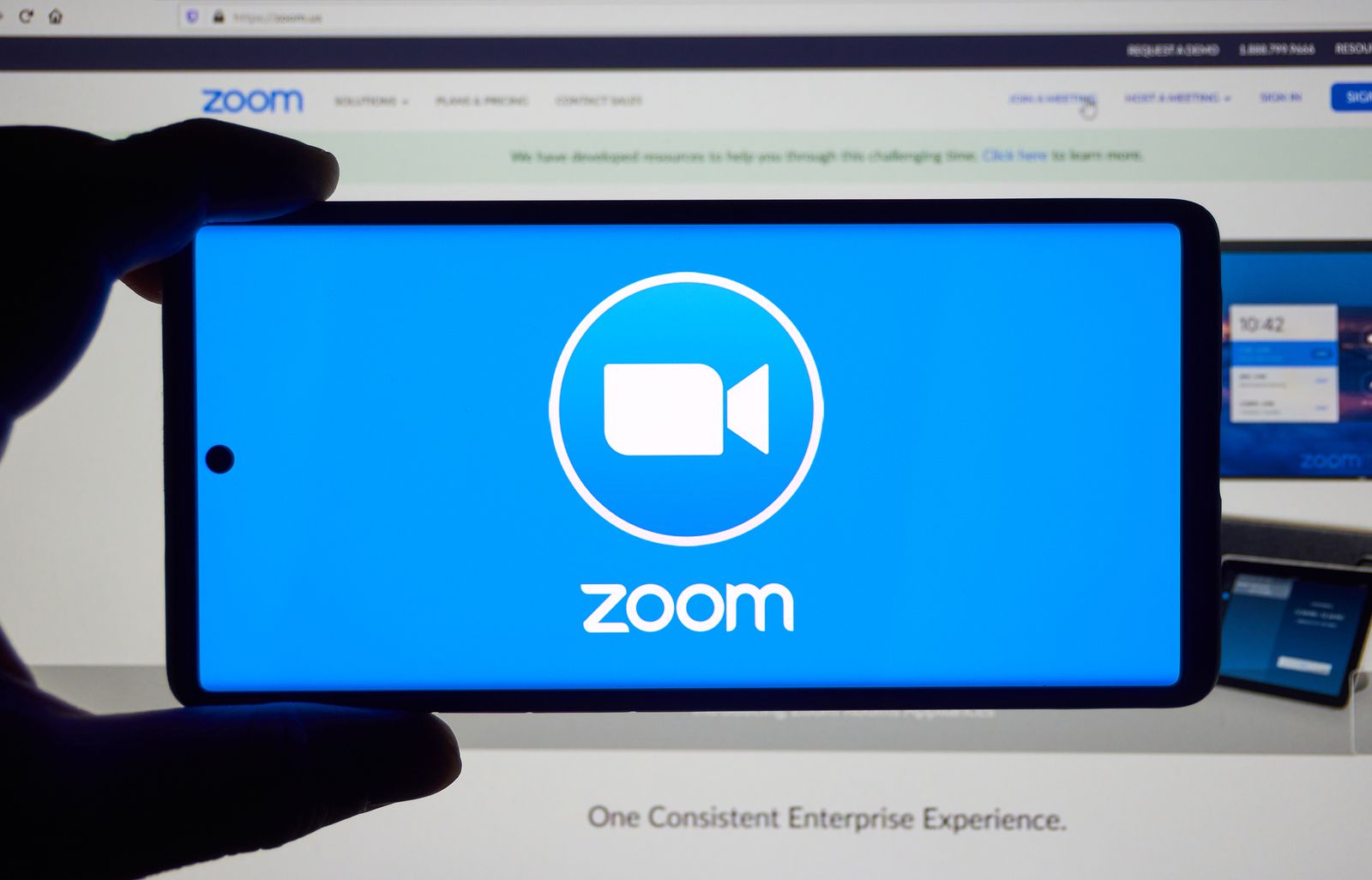 Cómo fijar a alguien en Zoom