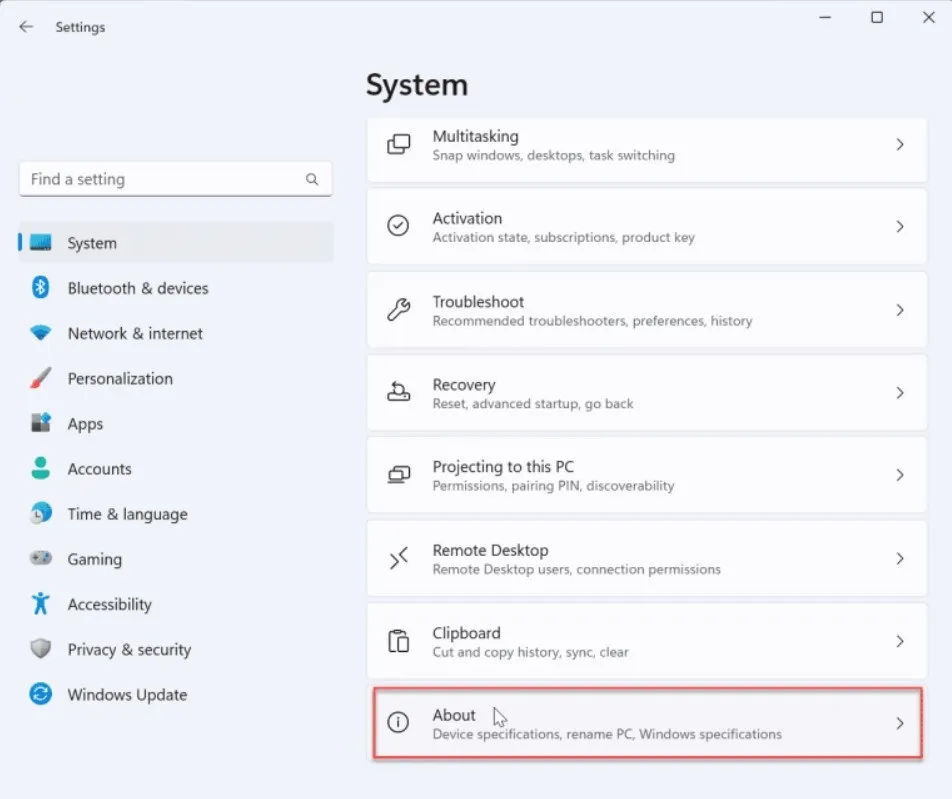 Cómo deshabilitar instalación automática de controladores en Windows 11.