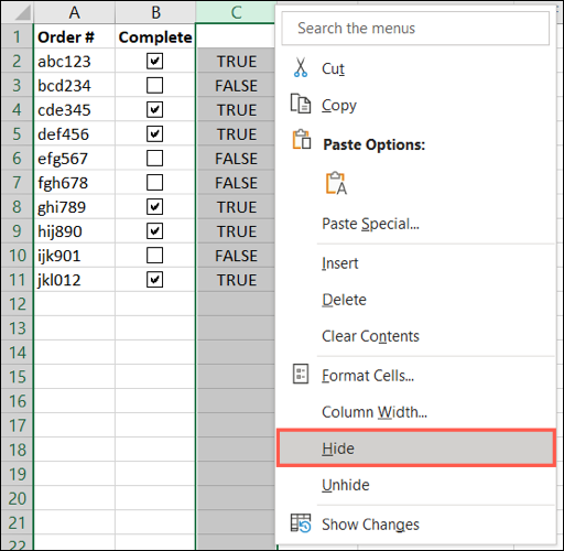 Una vez terminamos de contar casillas verificación Excel podemos ocultar las celdas con los resultados.