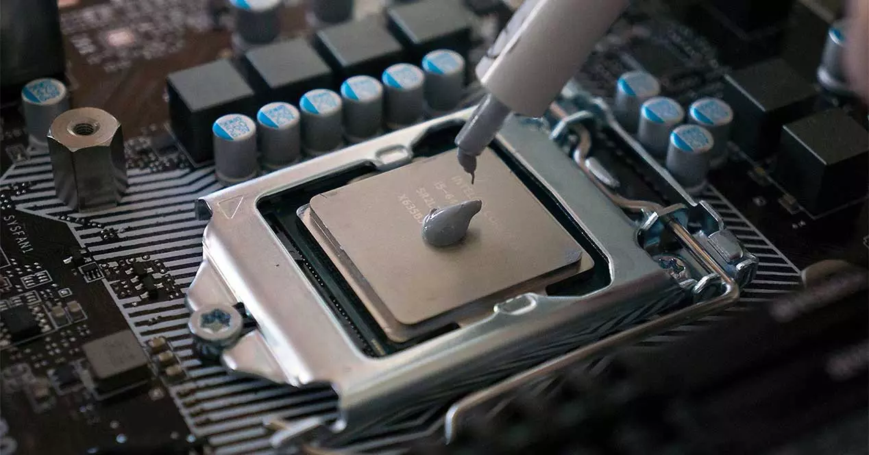 Cómo aplicar pasta térmica CPU