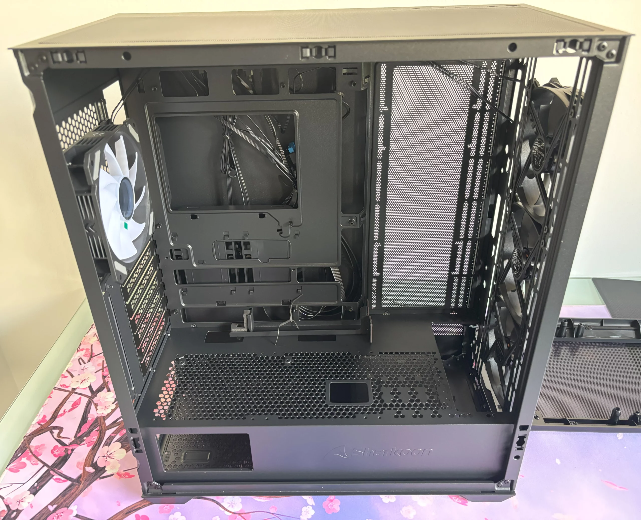 Sharkoon AK4W RGB Strip (negra): Interior