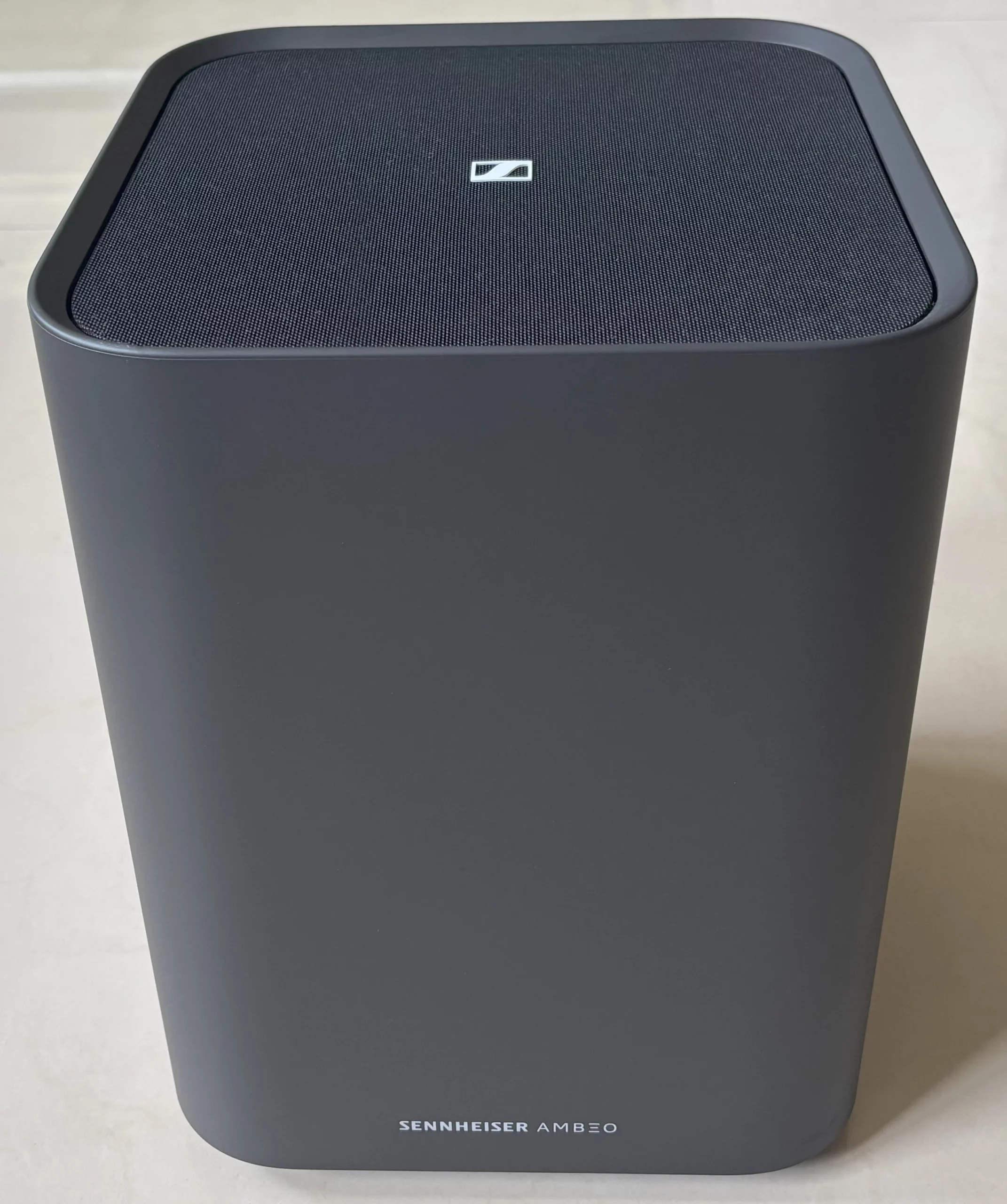 subwoofer Sennheiser AMBEO Sub (modelo SW02)