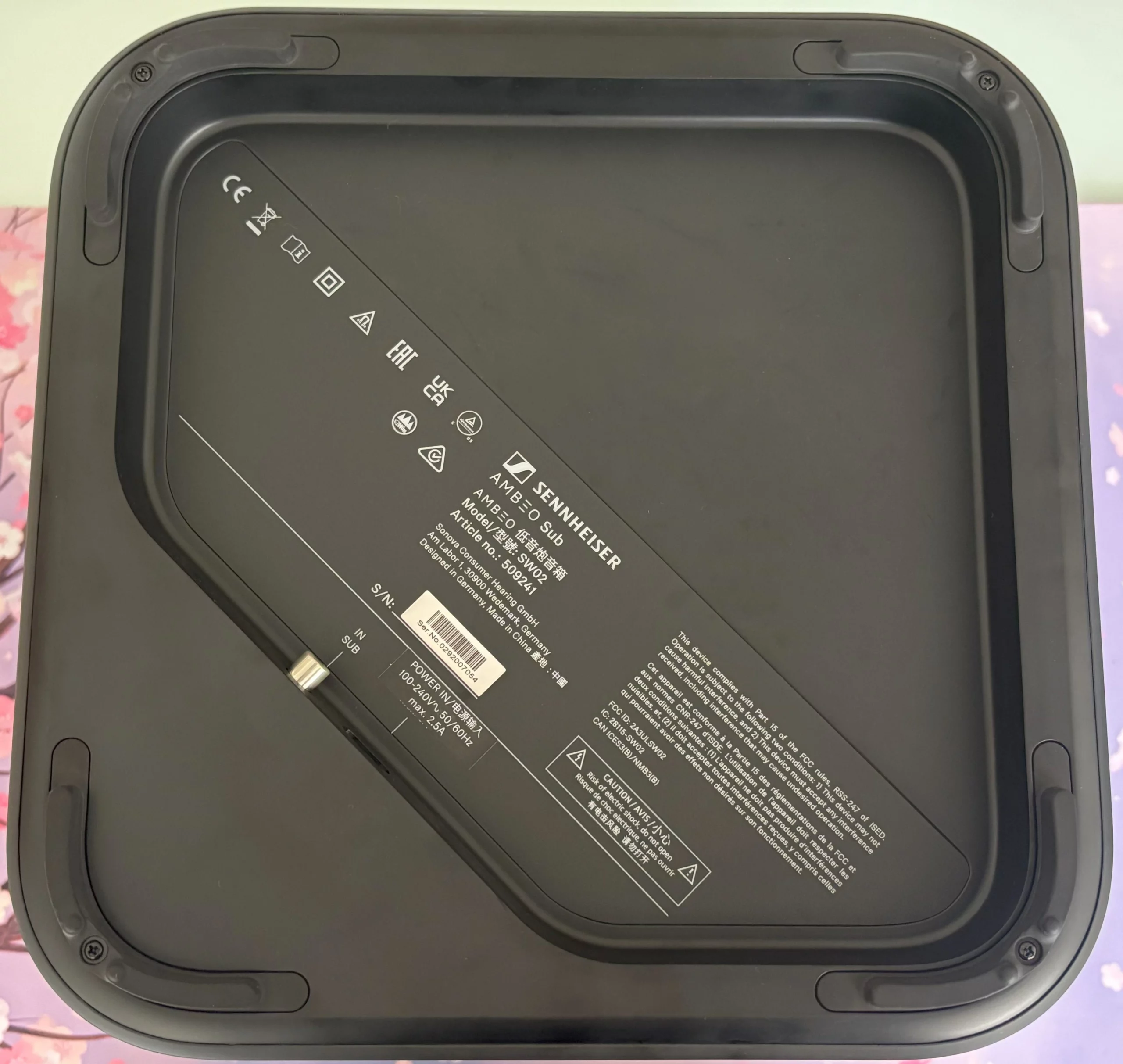 subwoofer Sennheiser AMBEO Sub (modelo SW02)
