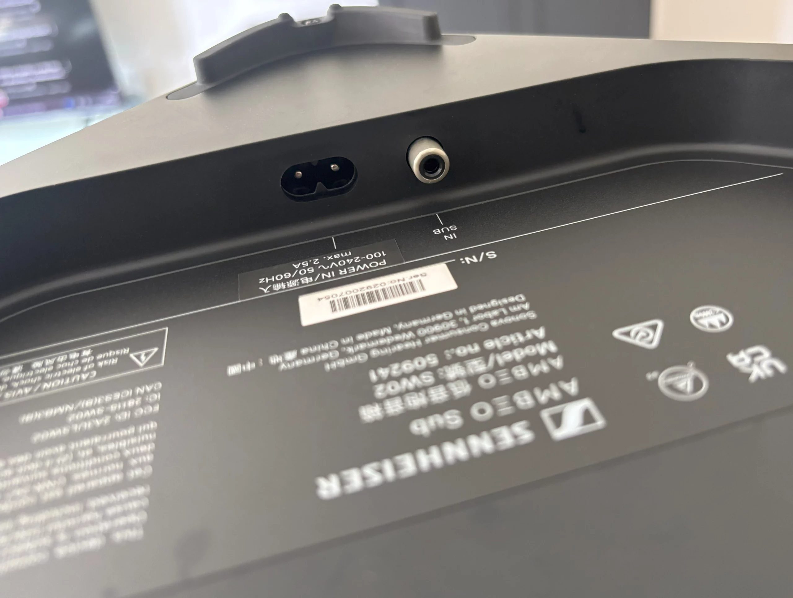 subwoofer Sennheiser AMBEO Sub (modelo SW02)