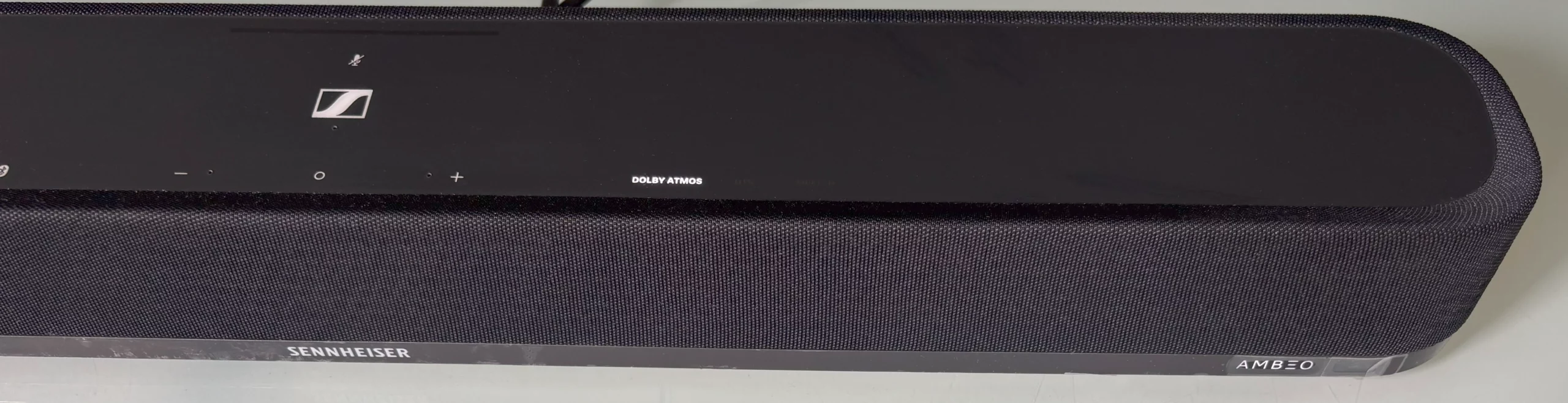 dolby atmos activado en la barra de sonido Sennheiser AMBEO Mini