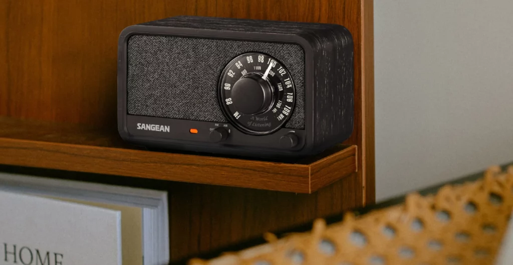 Sangean WR-8, el retorno del sonido clásico con madera y Bluetooth