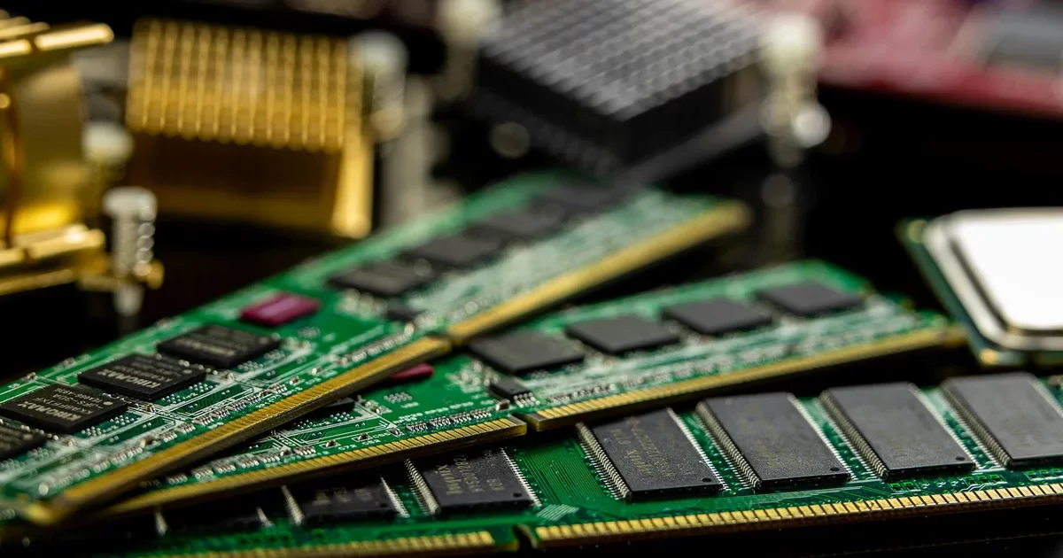 Memorias DDR5 falsas con chips de plástico