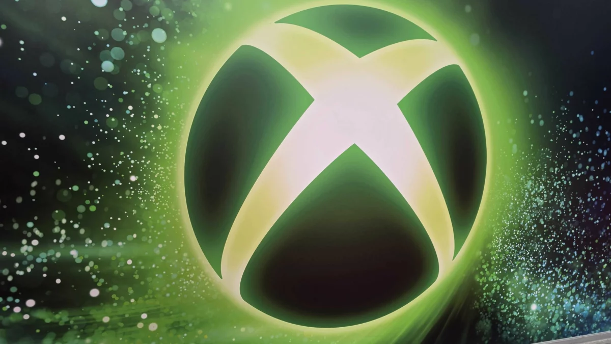 Logo de Xbox iluminado en verde con efecto de partículas brillantes